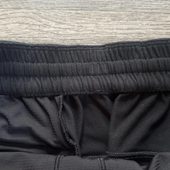 lululemon Black Joggers Men’s Athletic Knit Pants Size Medium